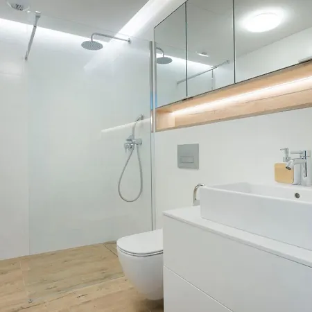 Apartament Premium Pinea 102 *